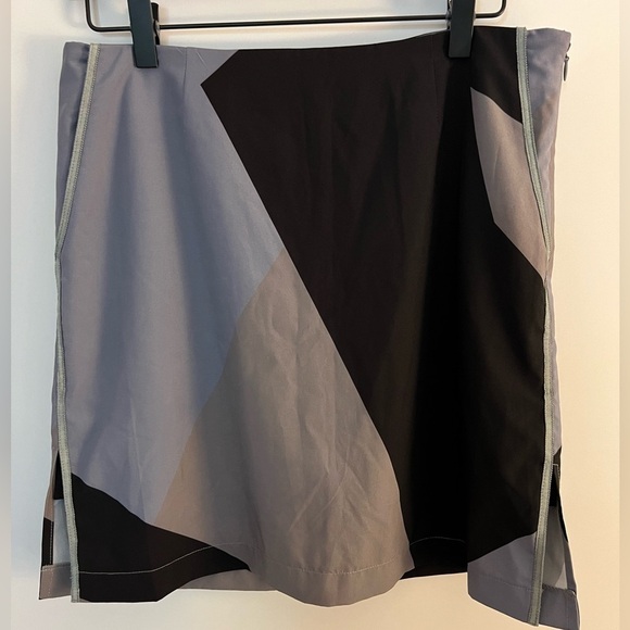 GOLFTINI out of the blue geometric golf skort sz 4L black khaki gray - Picture 2 of 7